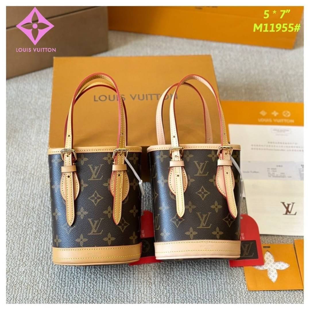 LV Mini Bucket Vintage Bag กระเป๋าสะพายทรงบัคเก็ตวินเทจ ขนาดเล็กน่ารัก พร้อมใบเล็ก สวยหรูดูผู้ดี ภายในโล่งกว้าง ใบลูกจะคล้องติดกัน หรือแยกออกแล้วสะพายเดี่ยวๆก็เลิศ น้องใหม่น่ารักสุดคุ้มขนาดนี้ ต้องตำแล้วน้า