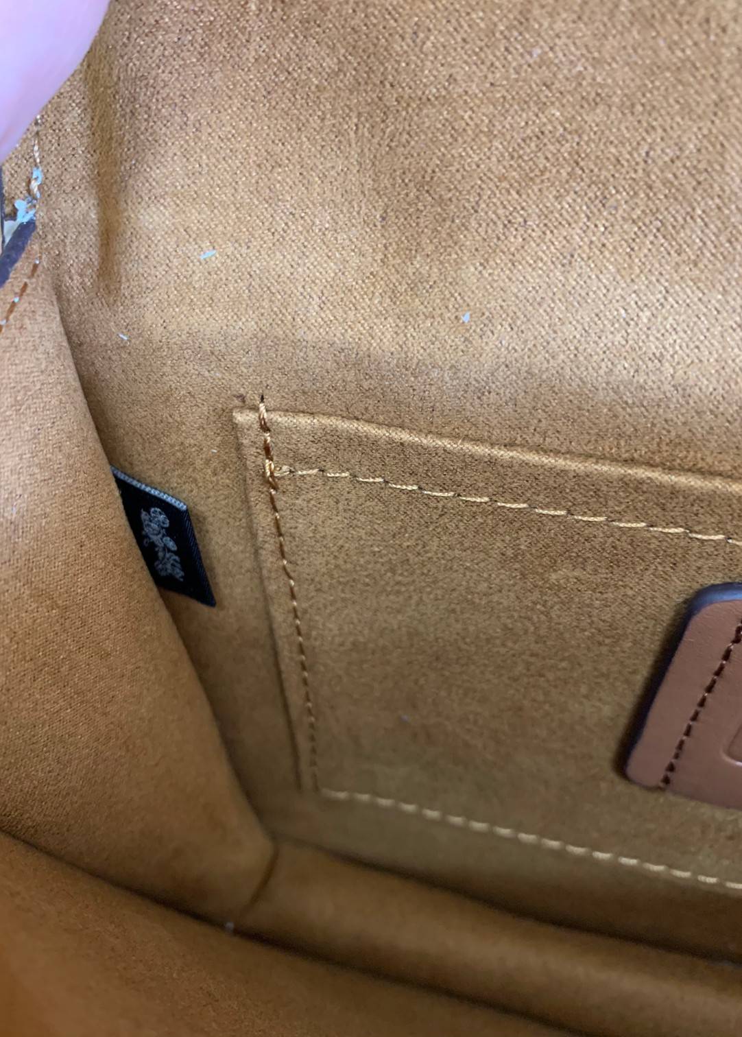 พร้อมส่งถึง8สี ห้ามพลาดค่ะ! COACH KLARE CROSSBODY BAG ((91019//91174//90400//1424//90635)) พร้อมส่งที่ไทย กระเป๋าสะพายครอสบอดี้ร์หรือสามารถทบเป็นสายคู่คล้องไหล่ได้ด้วยค่ะ หนังแท้ แต่ละสีทำลายหนังได้สวยงามแตกต่างกันออกไปนะคะ ✔️ห้อยด้วยป้ายแบรนด์แบบโ