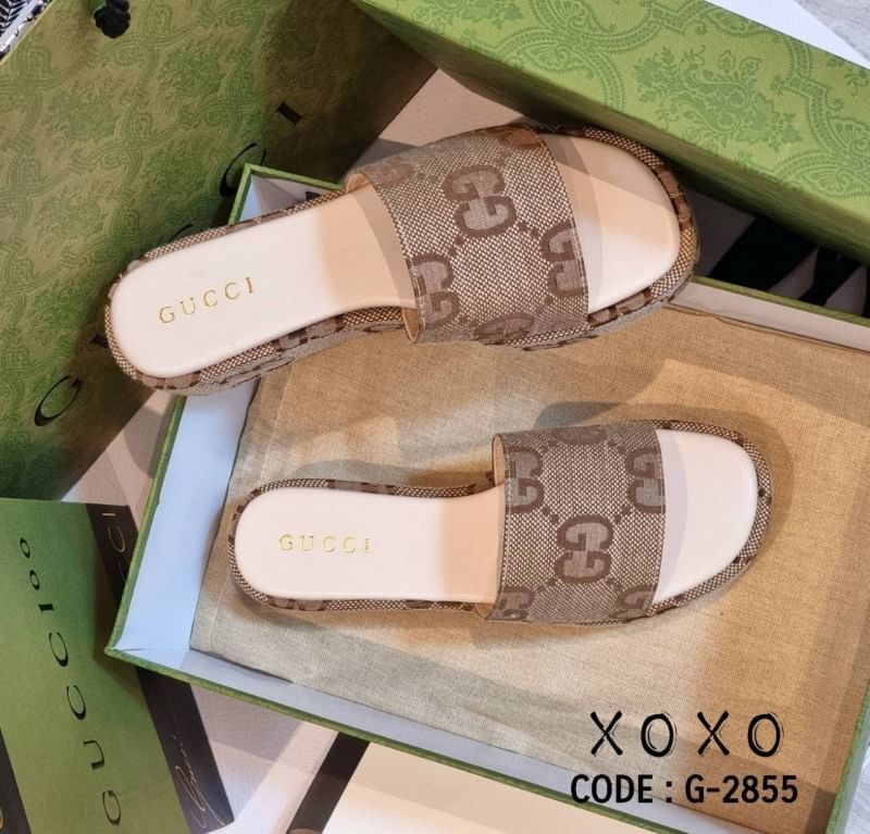 Gucci Sandals แตะสวม ส้นเสมอ ใส่สบายมาก น้ำหนักเบา หนังลายแบรนด์ แมทส์ชุดง่าย สวย หรู