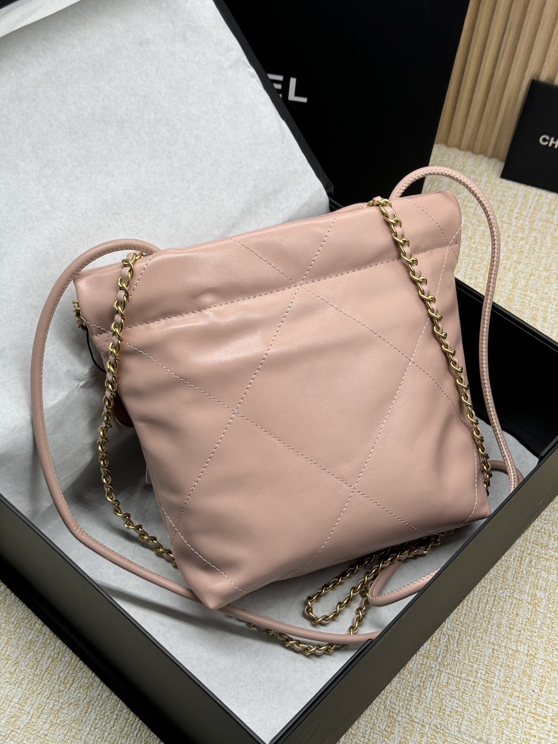 Chanel 22 Mini Handbag With Pearl Chain กระเป๋าทรงโท้ท เกรดออริ สลับแท้ 1:1 ใช้งานต่างประเทศได้