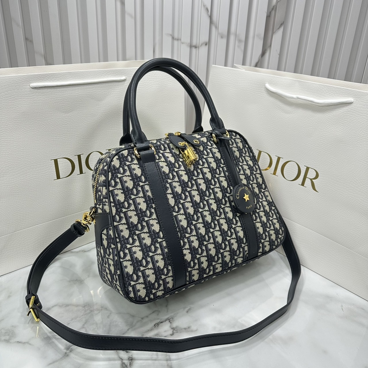 DIOR D-Vibe Bowling Bag Oblique jacquard fabric in blue กระเป๋าทรงหมอน ทรงโบว์ลิ่งทันสมัยและปราดเปรียว ใช้งานง่ายจุของได้เยอะ สวยงามเป็นเอกลักษณ์ เกรดท็อปไฮเอน 1:1 ใช้งานต่างประเทศได้