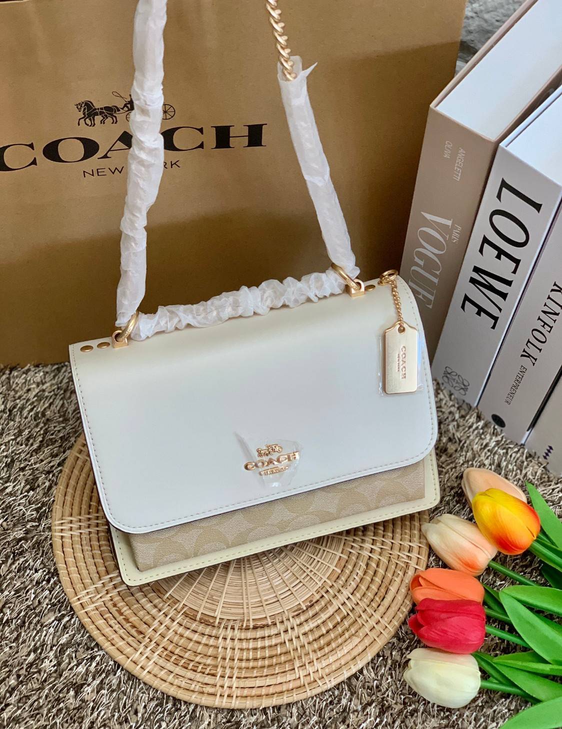 พร้อมส่งถึง8สี ห้ามพลาดค่ะ! COACH KLARE CROSSBODY BAG ((91019//91174//90400//1424//90635)) พร้อมส่งที่ไทย กระเป๋าสะพายครอสบอดี้ร์หรือสามารถทบเป็นสายคู่คล้องไหล่ได้ด้วยค่ะ หนังแท้ แต่ละสีทำลายหนังได้สวยงามแตกต่างกันออกไปนะคะ ✔️ห้อยด้วยป้ายแบรนด์แบบโ