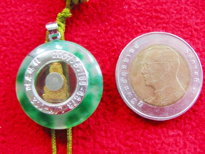 สินค้าหมดค่ะ สร้อยคอจี้หยกเจ้าแม่กวนอิมองค์สีทองปางถือขวดน้ำทิพย์แบบ3ค่ะ