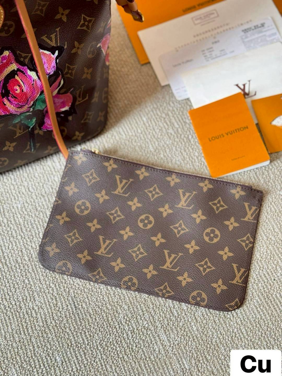 LV Stephen Sprouse Neverfull MM Tote Bag กระเป๋าสะพายทรงโท้ท สีสันโดดเด่นดอกไม้วินเทจไม่ซ้ำใคร แต่งแต้มลงบนกระเป๋าสร้างดีเทลให้ดูมีมูลค่าเพิ่มขึ้น อัพลุคได้เลย