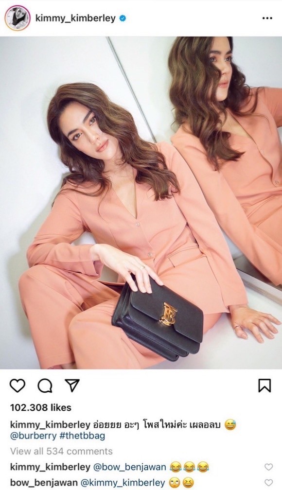 VIP 】กลับมาตามคำเรียกร้อง! ห้ามพลาด! Rare items! BURBERRY FRAGRANCES LEATHER CROSSBODY BAG วัสดุ Canvas & Leather ลาย Vintage คอลเลคชั่นใหม่ทรงเหลี่ยมสวยหรูดูดี เปิดปิดด้วยฝาปิดสัญลักษณ์รูปTB ภายในมีช่องแบ่งเป็นสัดส่วนสามารถใส่มือถือ iphone เงิน ของจ