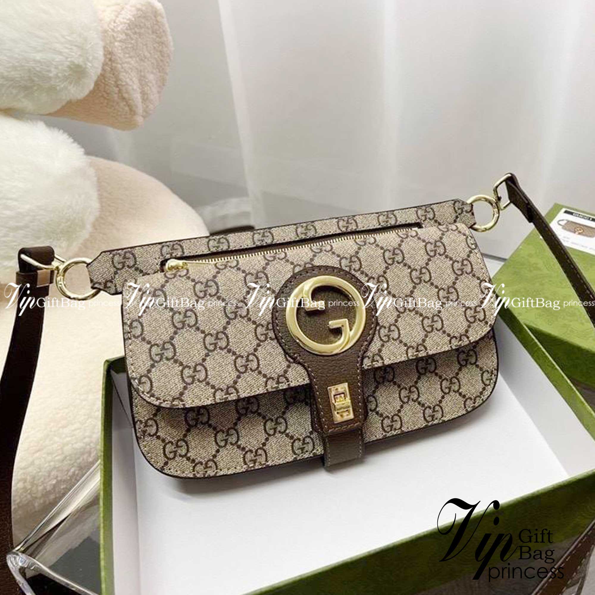 Gucci Blondie belt bag กระเป๋าสะพาย หรือคาดอก คาดเอวได้ คุ้มมากในใบเดียวค่ะ เป็นรุ่น unisex ใช้ได้ทั้งชายหญิง เท่ๆ คูล เลยค่ะ ภาพถ่ายจากงานขายจริง ใช้งานต่างประเทศได้