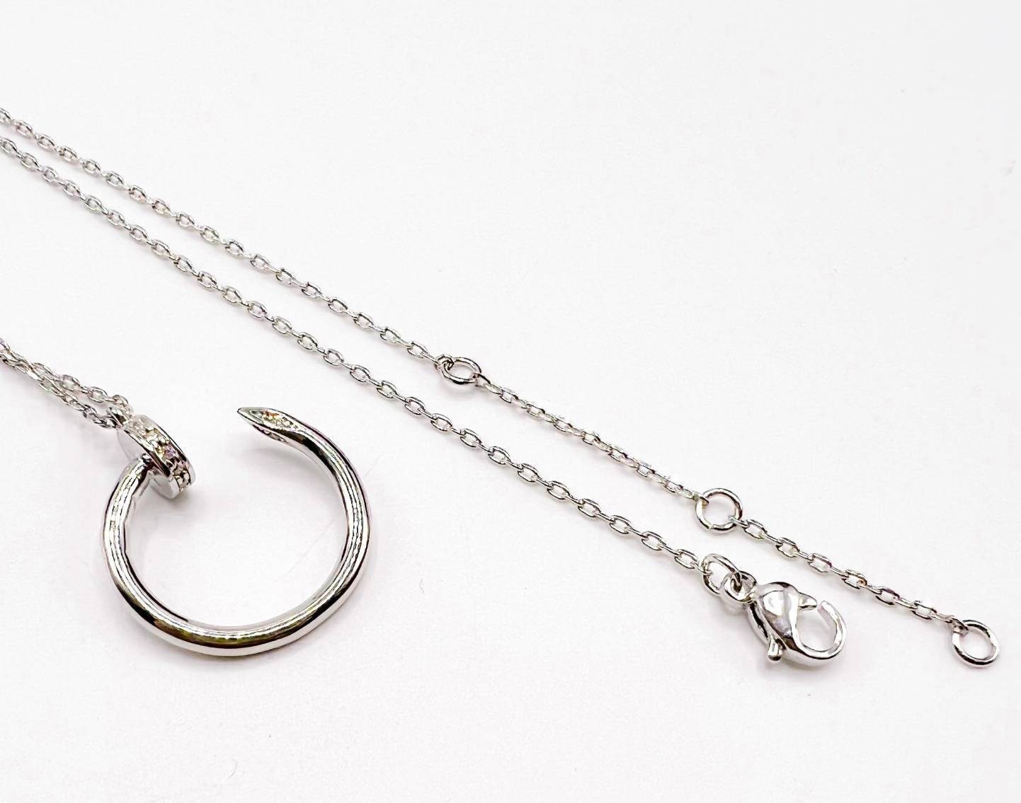 Cartier JUSTE UN CLOU NECKLACE สร้อยคอคาเทียร์ หัวตะปูหัวเพชร เกรดออริจินิล ปั้มทุกจุด วัสดุคุณภาพดี ไม่ลอกไม่ดำ พร้อมกล่องหนาตามแบบปั้มลายแบรนด์ ภาพสินค้าถ่ายจากงานขายจริง ใช้งานต่างประเทศได้