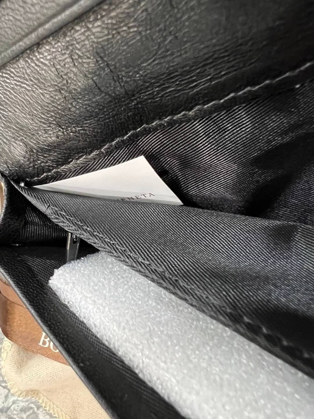 VIP 】หนังแท้ BOTTEGA VENATA WALLET กระเป๋าสตางค์ใบยาว รุ่นตามหา มาเท่าไหร่ไม่เคยพอเลยค่า เป็นรุ่นคลาสสิกที่หยิบมาใช้งานได้บ่อยที่สุด งานหนังแท้ทั้งใบสวยมากนะคะ ใช้ทนทานได้นานเลย ภาพสินค้าถ่ายจากงานขายจริง พร้อมส่งที่ไทยราคาสุดคุ้มห้ามพลาดค่ะ!