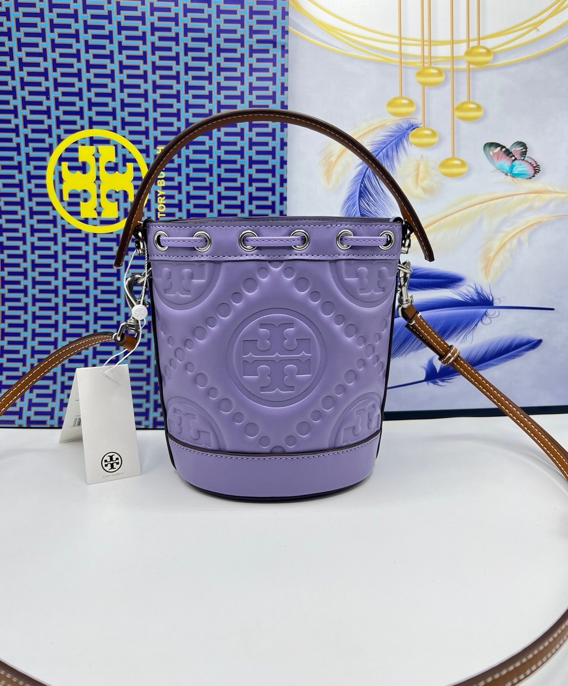 6 สี Tory Burch Puffy Mini / Tory burch T Monogram Puffy Patent Mini Bucket Bag / Tory Bucket Bag กระเป๋าบัคเกต size เล็ก โดดเด่นด้วยโลโก้ตัวนูนปั๊มด้านหน้า
