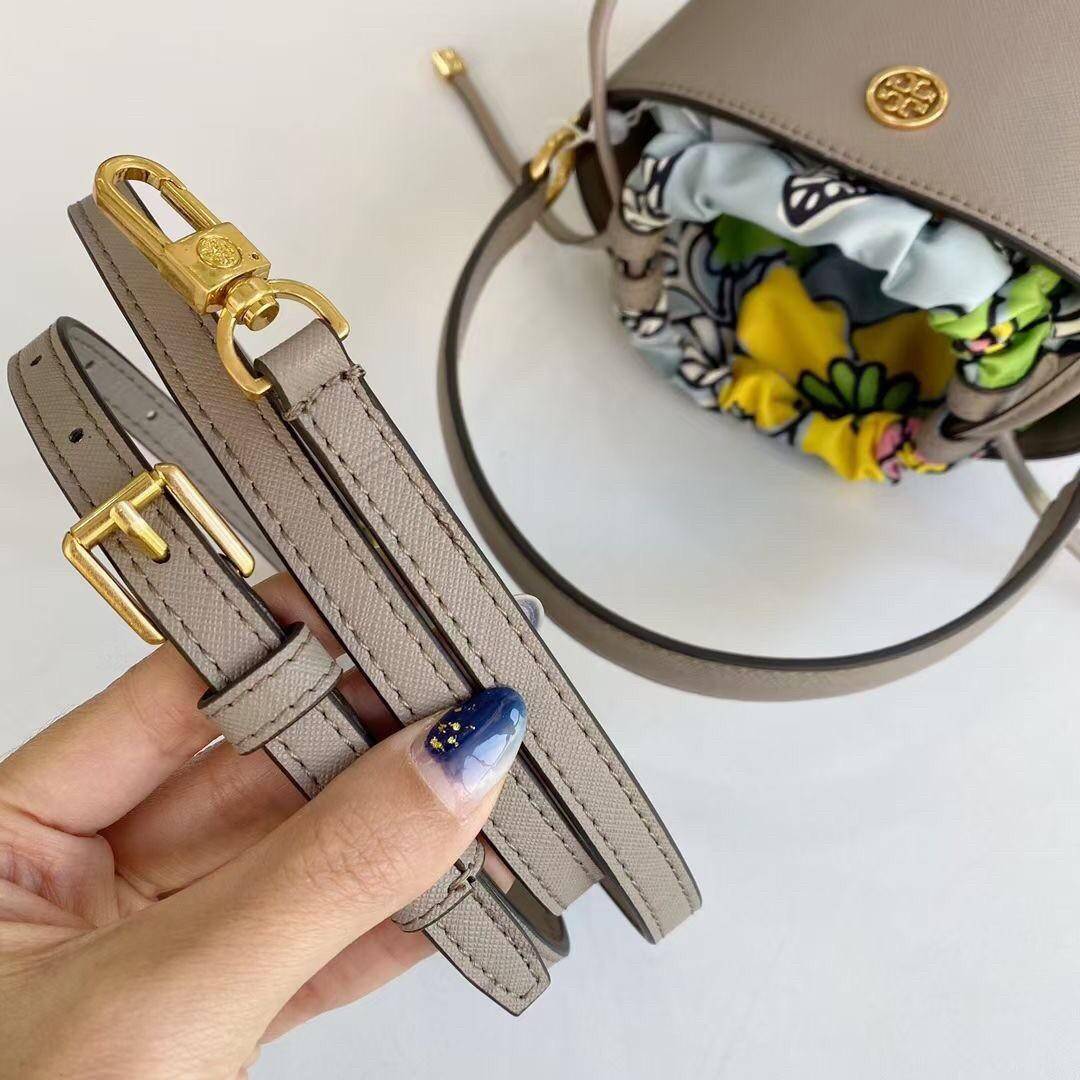 Tory Burch Robinson Mini Leather Bucket Bag 75591 กระเป๋าถือ หรือ สะพายข้าง Crossbody ได้ วัสดุหนังแท้ อะไหล่ทองหรูหรา