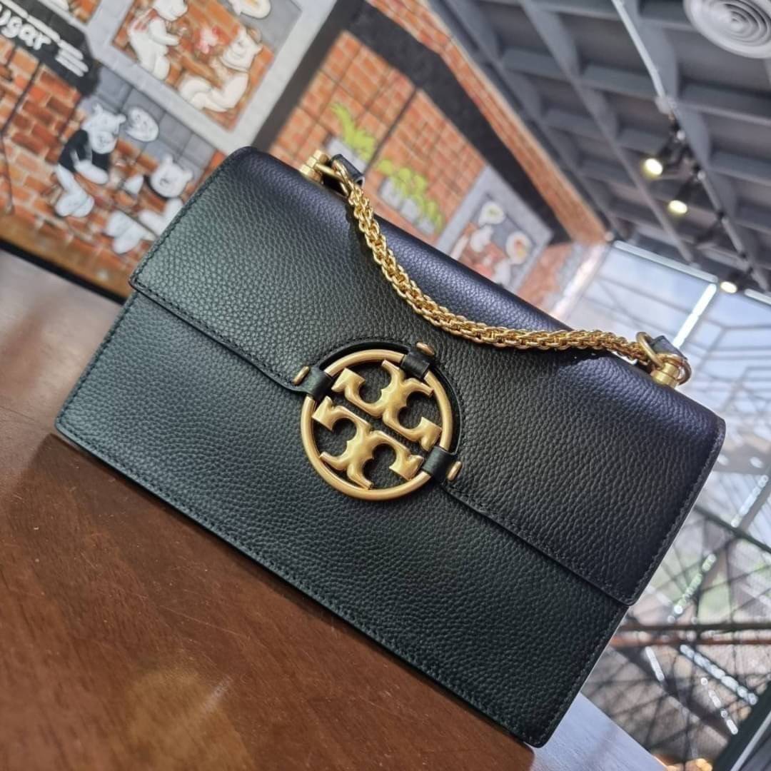 TORY BURCH MILLER SHOULDER BAG รุ่นยอดนิยม รุ่นหายาก รุ่นที่สาวๆตามหา ใบนี้เลย!! สวยหรู ผู้ดีทุกสี กระเป๋าสะพายไหล่ ดีไซน์อยู่ทรง คลาสสิคแฝงความหรูด้วยโลโก้สีทองอร่ามโดดเด่น