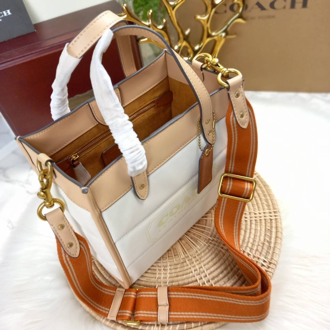 COACH CASUAL STYLE STREET STYLE 2WAY PLAIN LEATHER ELEGANT STYLE (C6958 C6852) 🌺 ที่สุด! ของที่สุด!! กระเป๋าถือ กระเป๋าสะพายรูปทรงสุดฮิต สุดคลาสสิค รุ่น UNISEX ที่ชิคๆ สบายๆ ได้ทั้งชายและหญิง// วัสดุหนังแท้ทั้งใบ ตัดเย็บด้วยหนังเนื้อนุ่มพิเศษ หนา 