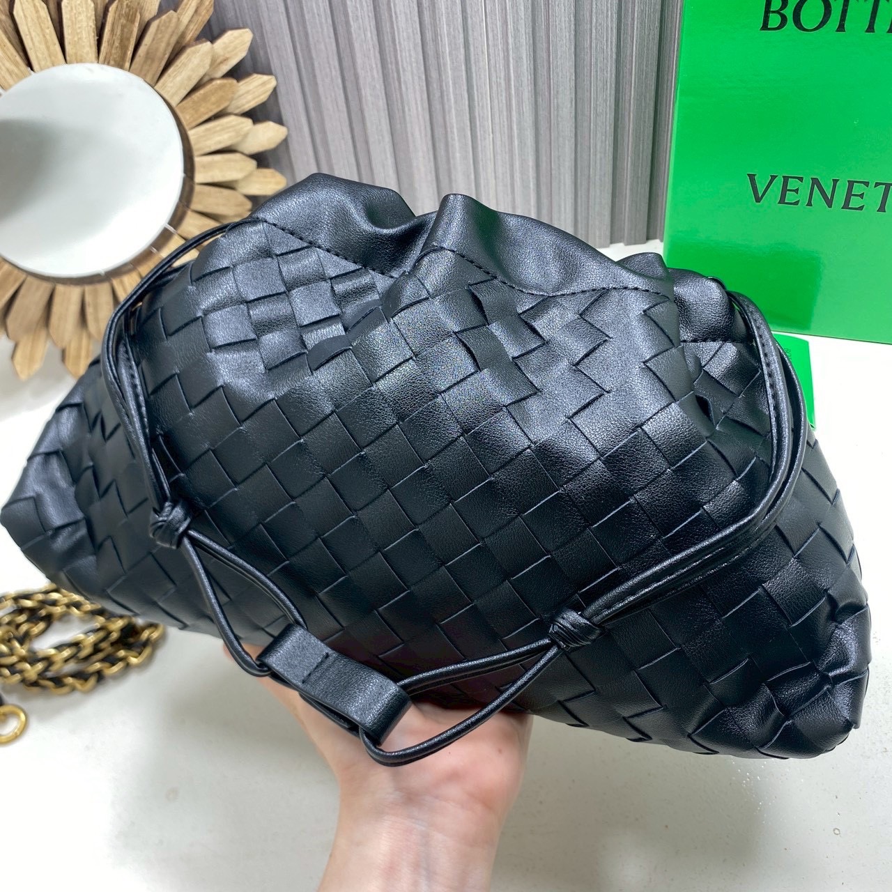 ORI หนังแท้ | Bottega Veneta Dustbag Notte Bag / Bottega Hobo Bag กระเป๋าสะพายดีไซน์สานเป็นเอกลักษณ์ เรียบง่ายไฮคลาส เชือกผูก พร้อมสายสะพายโซ่