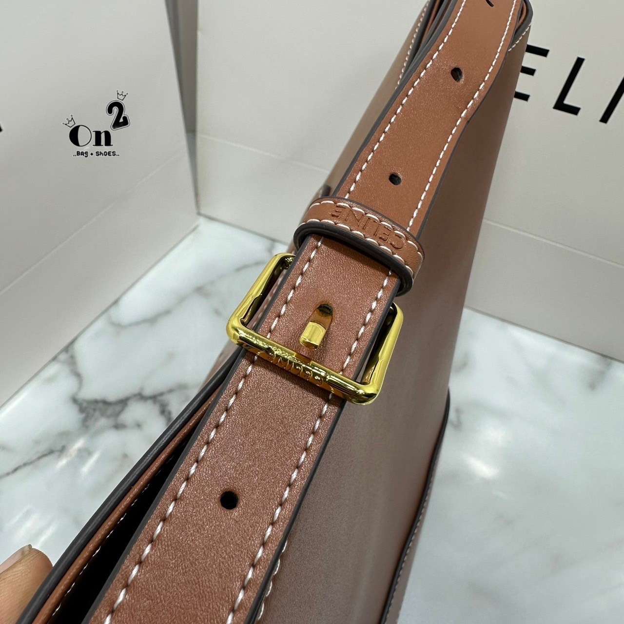 CELINE Bucket Cuir Triomphe Bag กระเป๋าสะพายทรงถัง ใช้งานง่ายที่สุด สายสะพายในตัว ปรับใช้ได้เลย หนังเรียบหรู 🧡 เกรดท็อปไฮเอน ใช้งานต่างประเทศได้