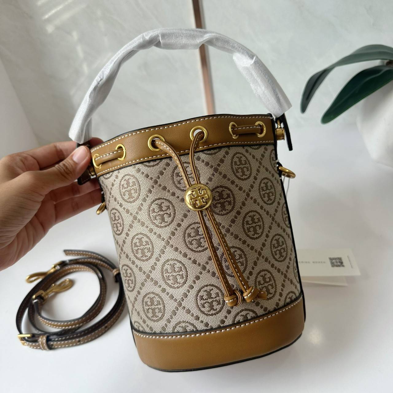 TORY BURCH T MONOGRAM JACQUARD MINI BUCKET BAG กระเป๋าทรงบัคเก็ตไซส์มินิ ทรงยอดนิยมขนาดน่ารัก