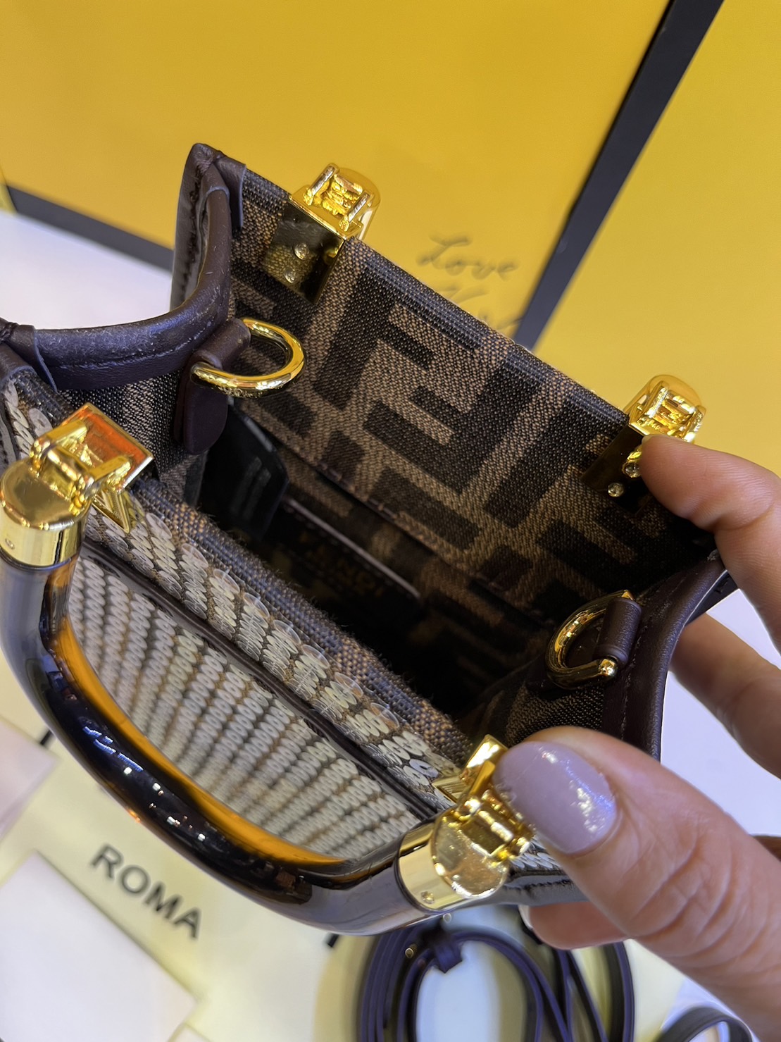 FENDI Mini Sunshine Shopper jacquard FF motif with shiny transparent sequins / Fendi Tote bag พร้อมส่ง กระเป๋าสะพายทรงมินิโท้ท ปักเลื่อมแวววาว รุ่นใหม่ สวยหรู **สินค้าเกรดออริจินอล 1:1 สลับแท้