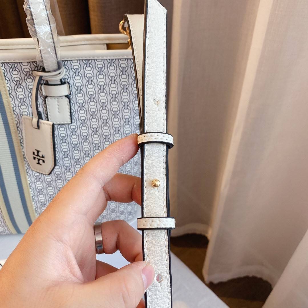 TORY BURCH TOTE BAG กระเป๋าสะพายไหล่ทรงช้อปปิ้ง ทรงคลาสสิค ฮิตตลอดกาล ทรงสวยขนาดกำลังดี