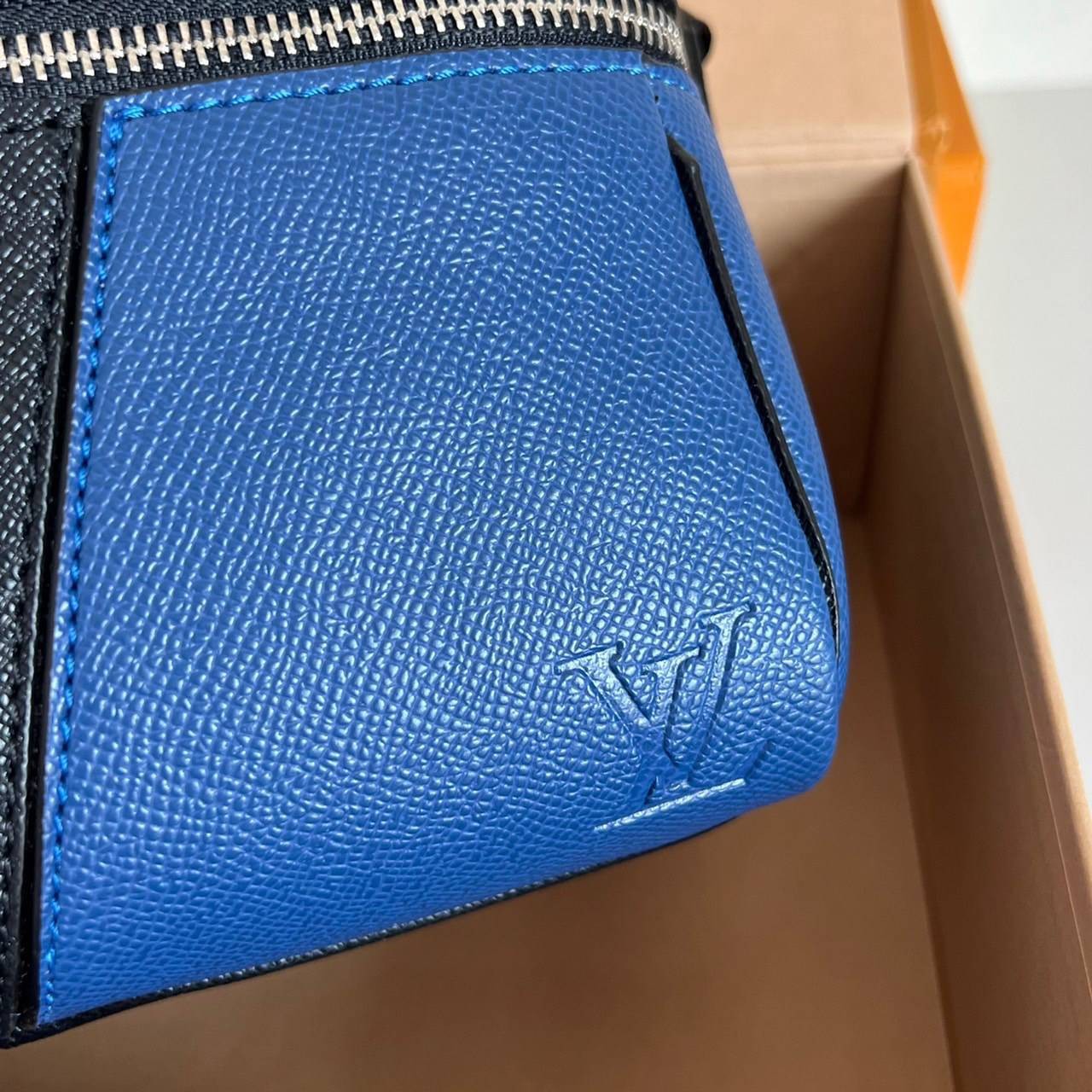 หนังแท้ Louis Vuitton taigarama outdoor messenger man bag ภาพถ่ายจากงานขายจริง