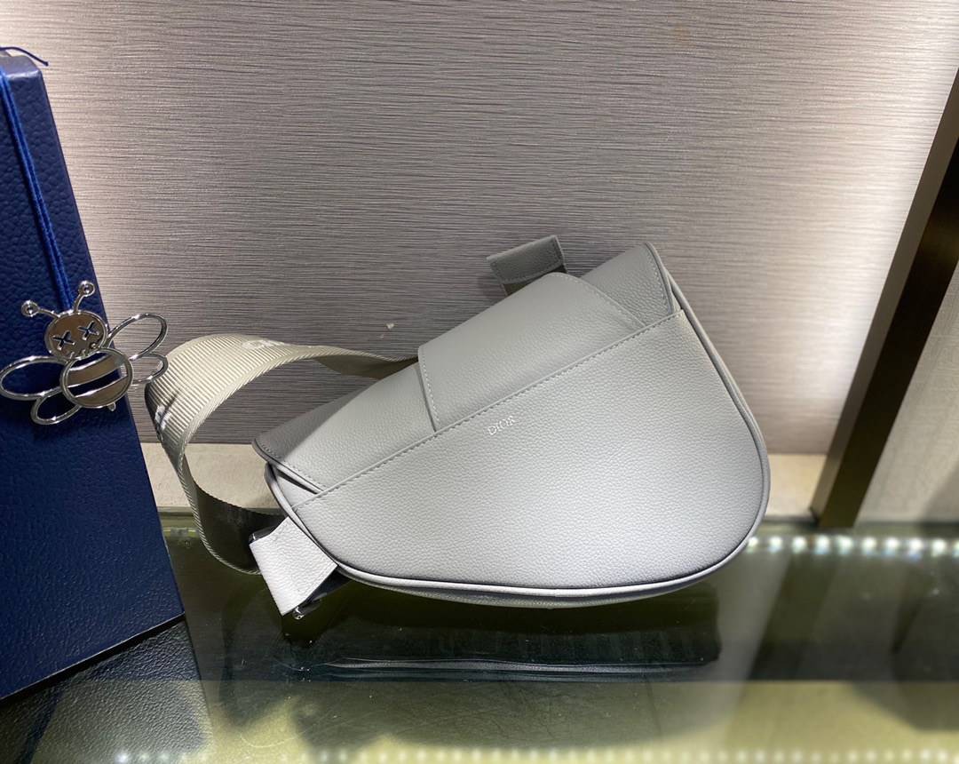 หนังแท้ CHRISTIAN DIOR SADDLE BAG GRAY Grained Calfskin พร้อมส่งที่ไทย ออริจินอลหนังแท้ทั้งใบ ภาพสินค้าถ่ายจากงานขายจริง ใช้งานต่างประเทศได้