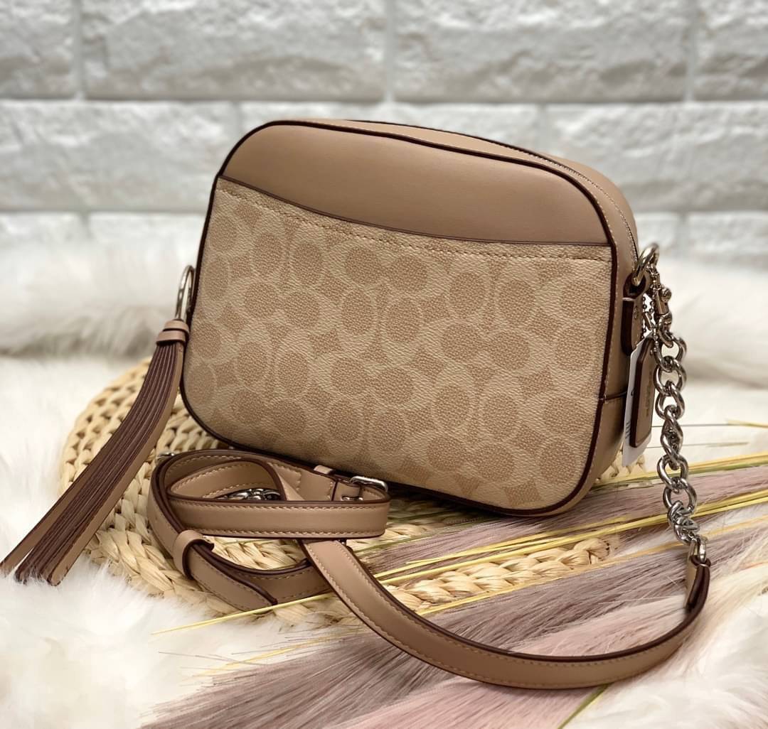 สินค้าขายดี พร้อมสีใหม่ 3สี ในไทยยังไม่มีค่ะ !! COACH SIGNATURE CROSSBODY BOX BAG ((F31208)) กระเป๋าสะพายวัสดุหนังแท้ จาก coach factory outlet หนังนิ่ม ทรงสวย ตัวกระเป๋าลายแบรนด์ ตัดขอบหนังเรียบได้สวยงามค่ะ ด้านหน้า-หลัง มีช่องสำหรับใส่ของ เปิดปิดกระเป๋าแ