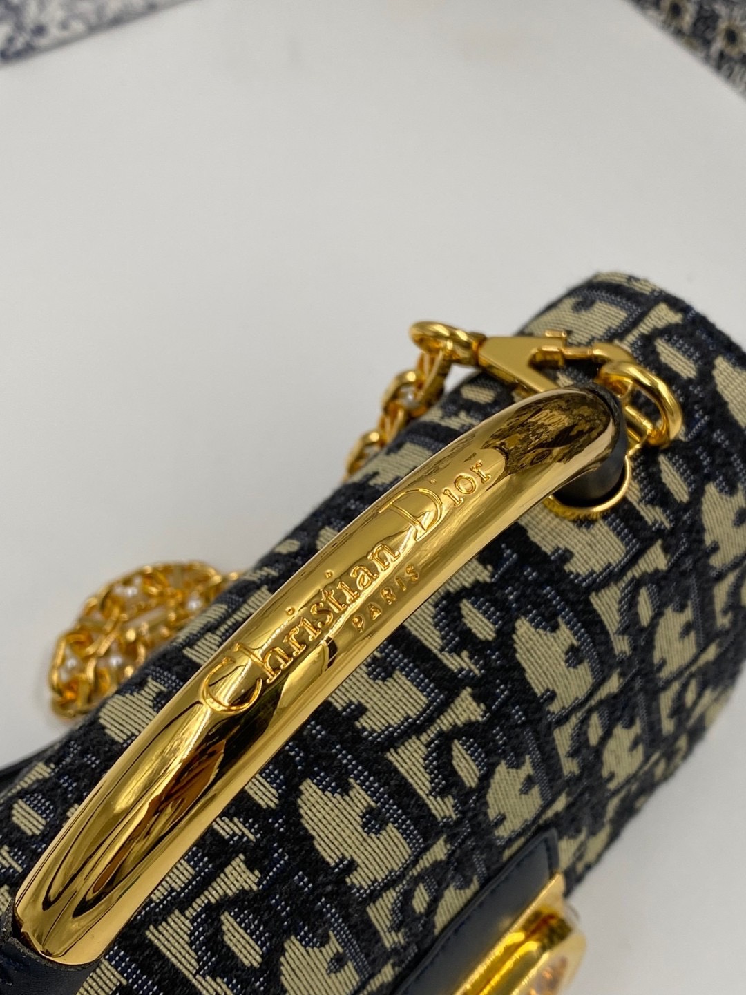 Mini Dior Ange Bag Macrocannage CD clasp with white resin pearl กระเป๋าถือพร้อมสายสะพาย ประดับตัวล็อคมุก สวยงามเหนือกาลเวลา เกรดออริ 1:1 ใช้งานต่างประเทศได้