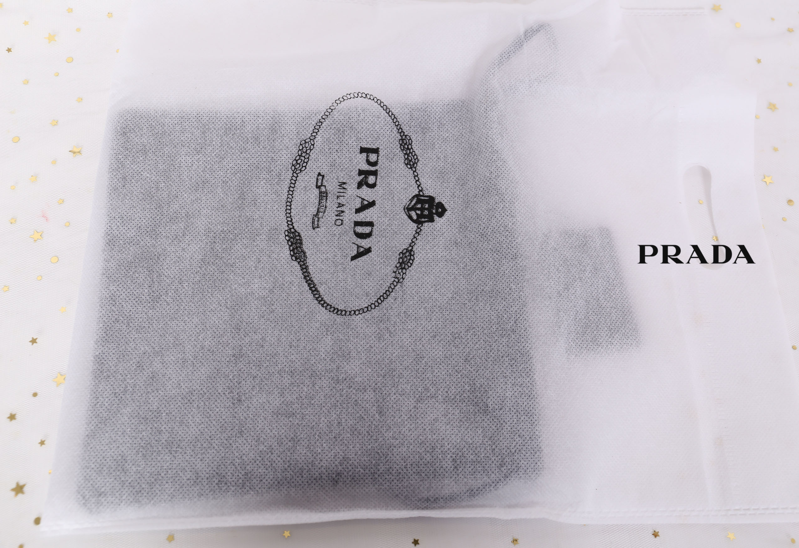 PRADA Drawstring Bag / PRADA BUCKET BAG กระเป๋าอเนกประสงค์ ทรงหูรูด ผ้าไนล่อนเต็มใบ กระเป๋าถือหรือคล้องแขน