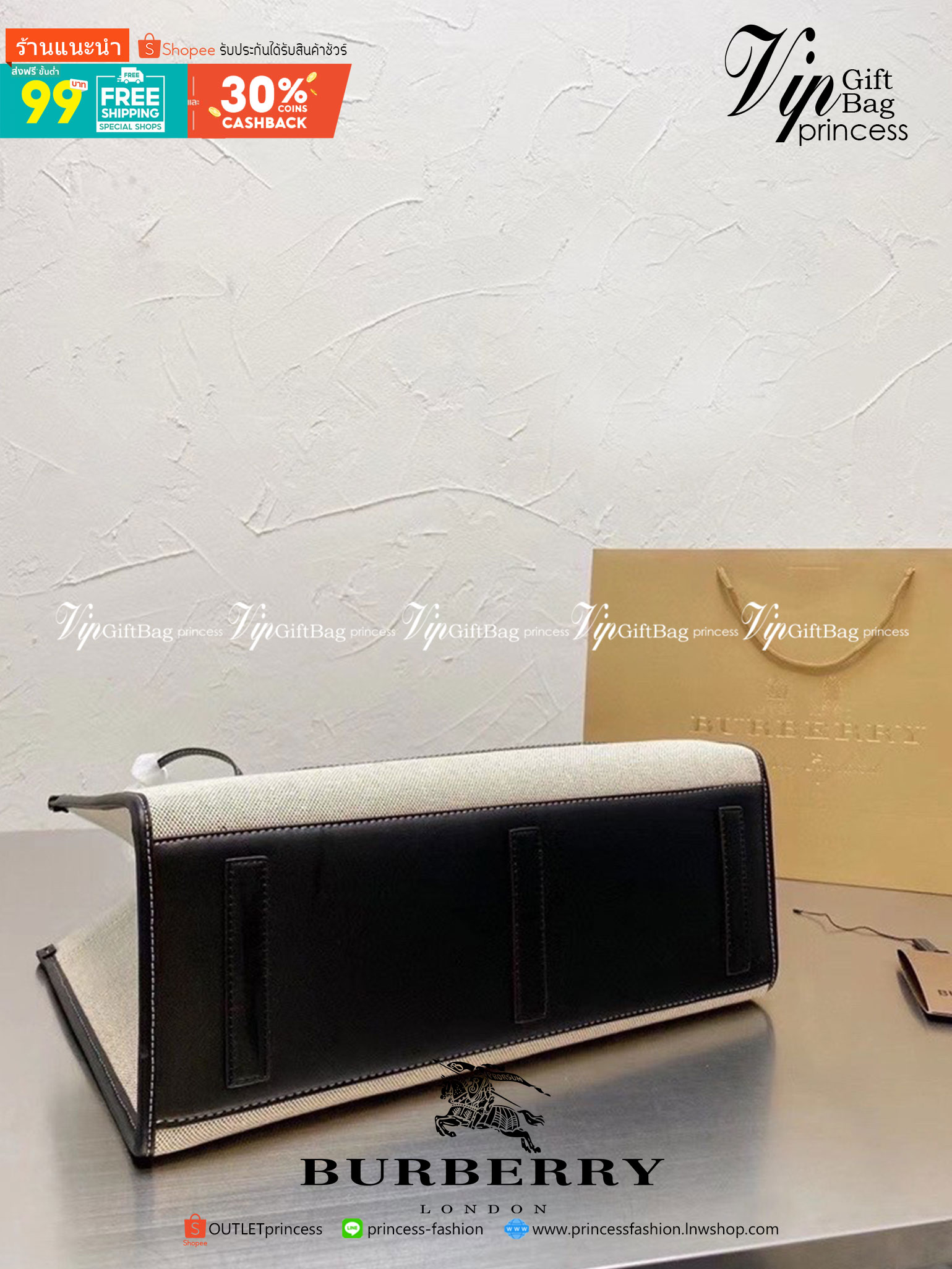 BURBERRY FRAGRANCES VINTAGE SHOLDER BAG กระเป๋าสะพายทรงชอปปิ้ง ผ้าแคนวาสตัดขอบหนัง หน้าพิมพ์โลโก้ ใบใหญ่ทรงสวย การตัดเย็บเดินด้ายสวยงามเลอร์ค่ามากค่าา ดีไซน์สวยอยู่ทรง ภายในโล่งกว้าง สามารถใส่กระเป๋าสตางค์ยาว มือถือ ของใช้ได้เยอะ งานตัวจริงสวยน่าใช้มากค่ะ
