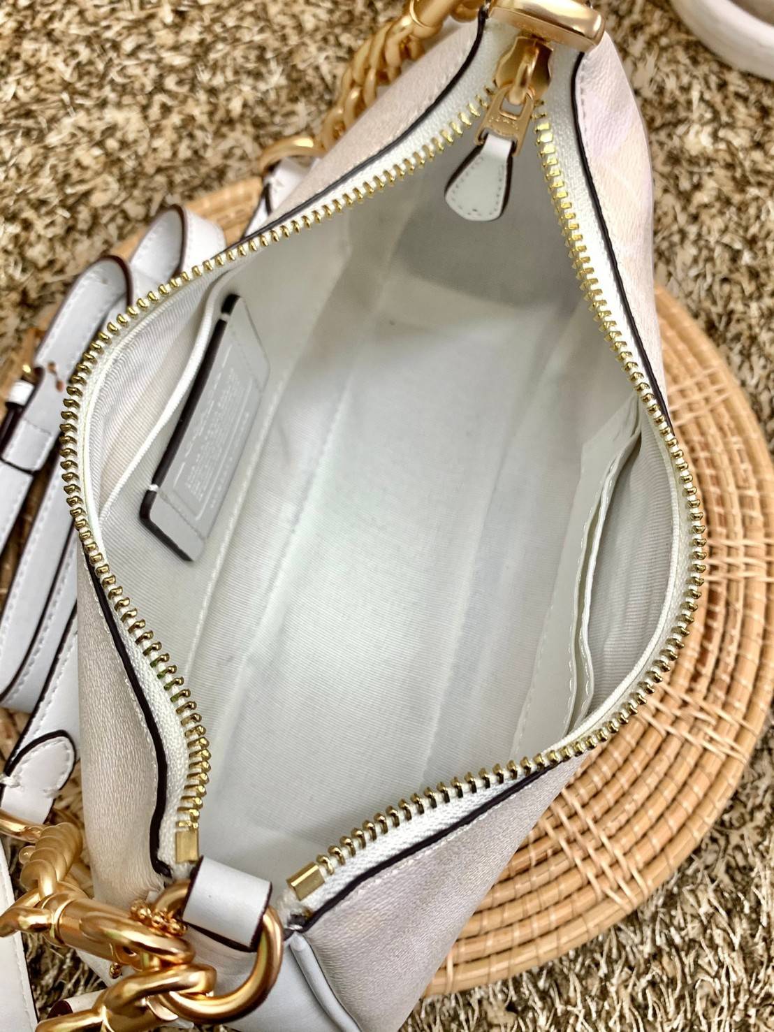 พร้อมส่งครบสี สวยทุกสีเลยค่า😘 ((CA173//CA209//CA548)) COACH TERI SHOULDER BAG 🔹กระเป๋าทรงพอช ในรูปแบบหนังแท้ หนังนิ่มสวยมากค่ะ