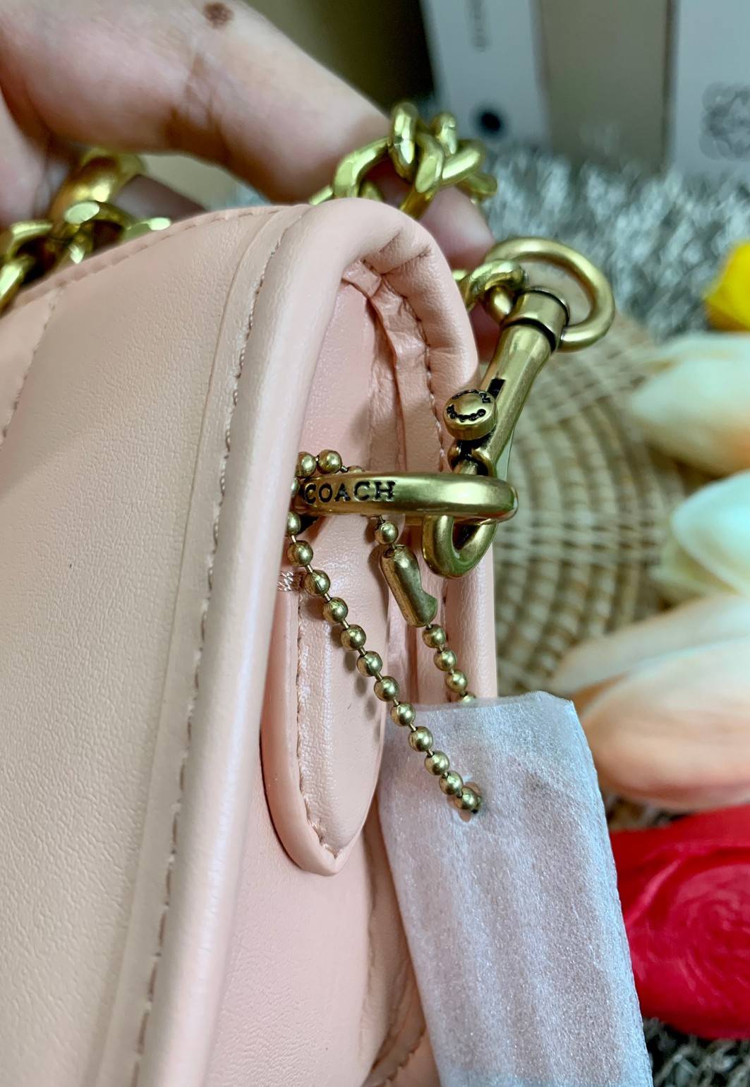 COACH SWINGER 20 WITH QUILTING ((C3490)) พร้อมส่งที่ไทย ออกใหม่ล่าสุดค่ะ! กระเป๋าหิ้วหรือคล้องไหล่ ใบขนาดกระทัดรัด หนัง Nappa แบบนวมล่าสุดค่ะ! เปิดปิดกระเป๋าแบบหมุนล็อค ภายในสามารถใส่มือถือได้;กระเป๋าเงินใบสั้นได้;พาสปอร์ตได้;พร้อมช่องเสียบบัตรได้อีกสามช่