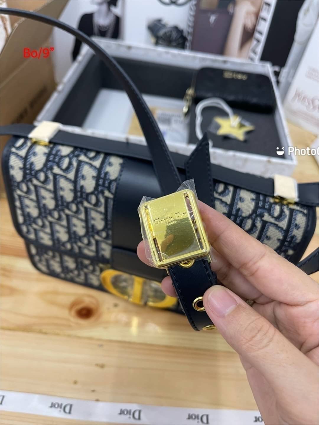 DIOR SET BAG / DIOR 30 Montaigne Bag / DIOR ANAGRAM BOX SET / CD LIMITED EDITION GIFT BOX WITH GOLD STAR BOUTIQUE SET พร้อมเสิร์ฟครบชุด แรร์ไอเท็ม ที่ถูกรวมไว้ในหนึ่งเดียว กับ gift box limited จัดให้ทั้งกระเป๋าสะพายสุดหรู กระเป๋าสตางค์ใบสั้นรุ่นคลาสสิค