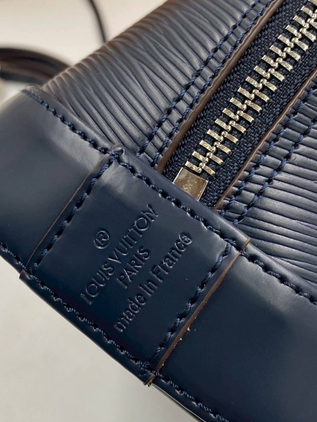 RI หนังแท้ | LV Alma BB bag handbag Epi grained leather กระเป๋าสะพาย/กระเป๋าถือ คลาสสิกเหนือกาลเวลา หนัง Epi มีลวดลายเฉพาะและสีสวยงามทั้งใบ