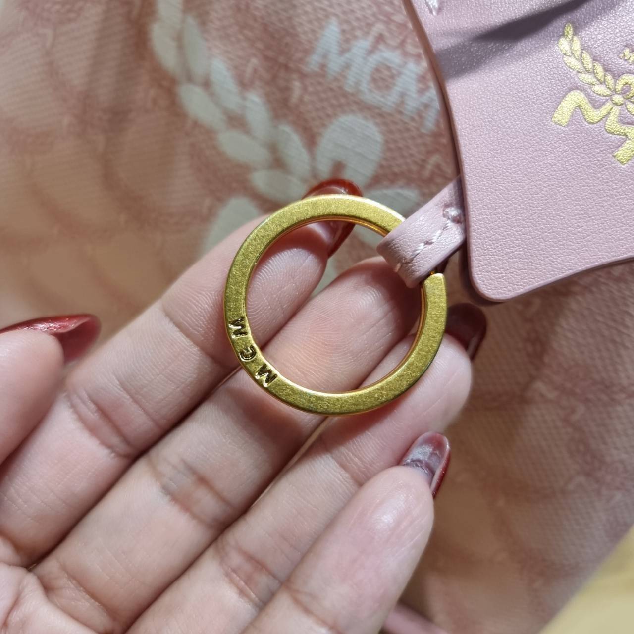 M.C.M MINI HIMMEL SHOPPER IN LAURETOS คอลเลคชั่นใหม่ พร้อมสีใหม่ ดีไซน์ละมุน น่าใช้มากๆ กระเป๋าทรงช้อปปิ้ง เรียบหรู