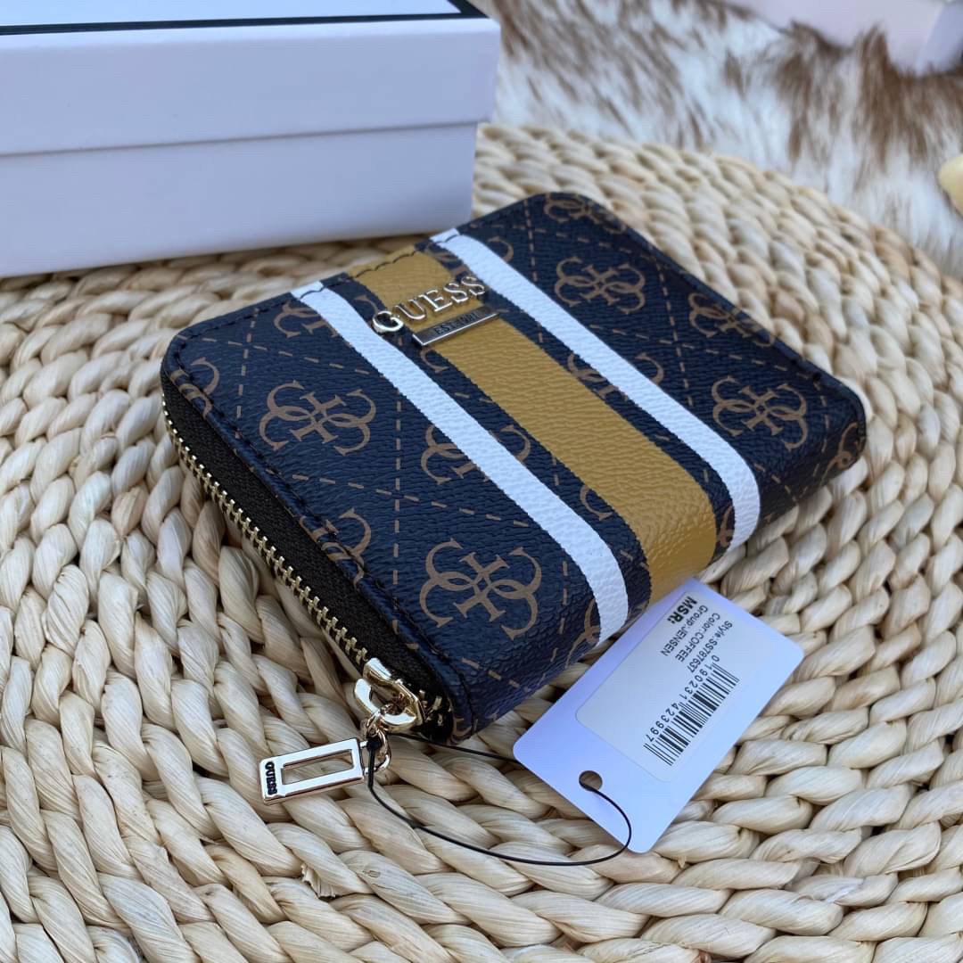 Guess wallet กระเป๋าสตางค์ใบสั้นซิปรอบทั้งใบ หนังลายแบรนด์ทั้งใบด้านหน้าติดโลหะโลโก้แบรนด์ หนังดีงามมาก