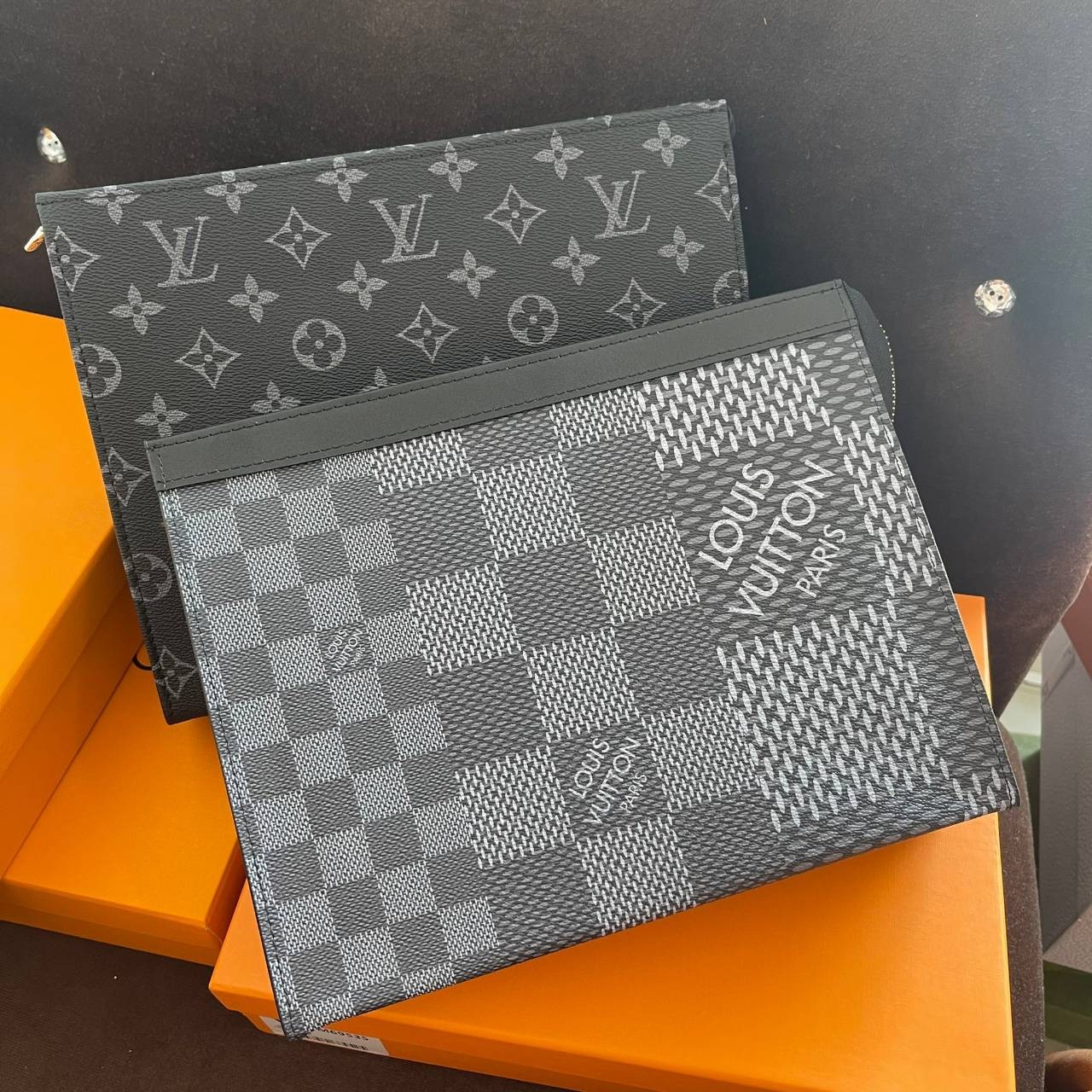 หนังแท้ LOUIS VUITTON POCHETTE VOYAGE CLUTCH BAG พร้อมส่งที่ไทย!! ที่นี่ที่เดียว LV CLUTCH ขายดีตลอดกาล ไม่มีตกยุค ถือคูลๆ เลยค่า