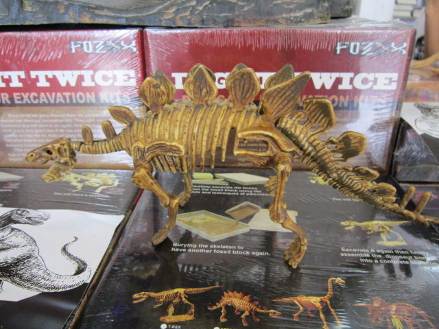 ชุดขุดฟอสซิลDig it Twice (แบบเล่นสองรอบ ขุดแล้วนำมาประกอบเป็นโมเดลได้)