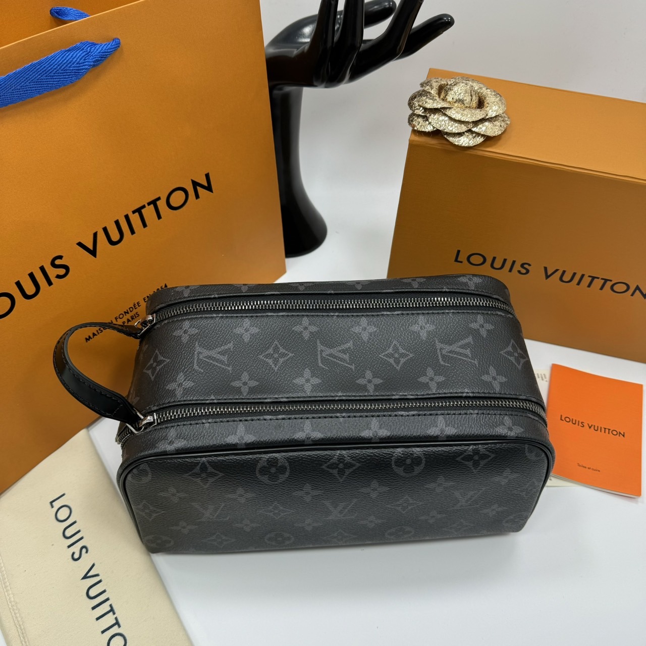 LV Clutch LV Dopp Kit Toilet Pouch Monogram / Damier Graphite Canvas กระเป๋าถือทรงพอชหรือคลัช เกรดออริ ท็อป 1:1 เกรดดีสุด แคนวาสแท้สวย ใช้งานต่างประเทศได้