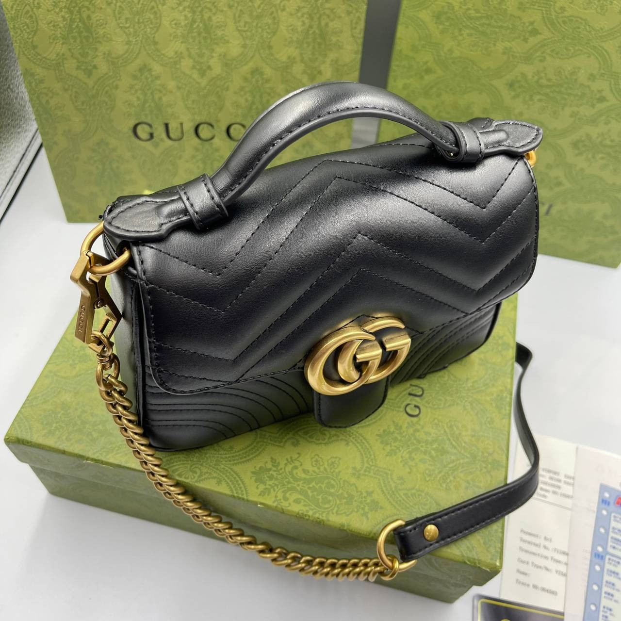 หนังแท้ GUCCI GG Marmont Mini Shoulder Bag / GG MARMONT MINI LEATHER พร้อมส่งที่ไทย งานหนังแท้ทั้งใบ สีดำคลาสสิก ใช้ได้ทุกโอกาส เป็นสีที่เข้าได้รับทุกชุด ทุกไลฟสไตส์ ภาพสินค้าถ่ายจากงานขายจริง ใช้งานต่างประเทศได้