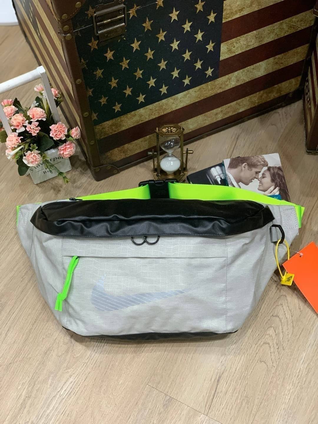 Nike Tech Hip Pack Winterized กระเป๋าnikeทรงคาดอกรุ่นใหม่ชนช้อป ทรงสวย ใบใหญ่สไตล์สปอร์ต ใส่อุปกรณ์กีฬาและพกพาได้อย่างสบายใจ