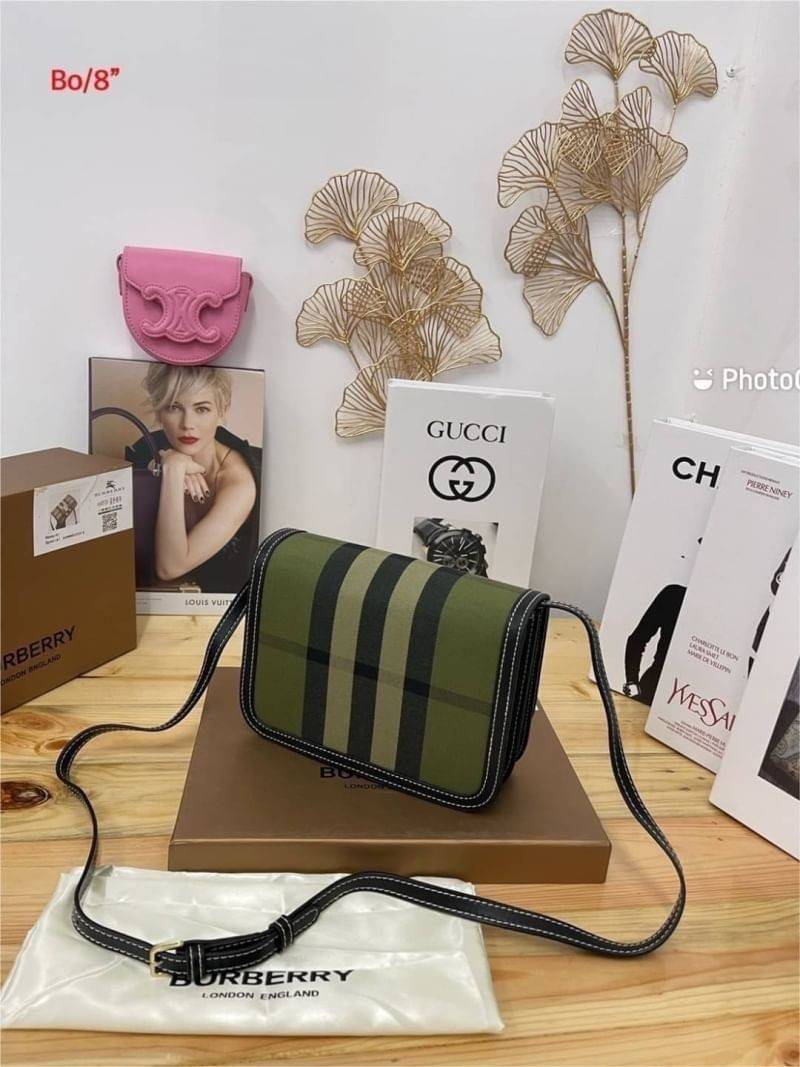 BURBERRY FRAGRANCES CROSSBODY BAG / BURBERRY SMALL CHECK CANVAS AND LEATHER TB BAG สีเขียวเหนี่ยวทรัพย์!! สีเข้าใหม่ คอลเลคชั่นที่ปังตลอดปี รอบนี้ออกแบบสไตล์ผู้ดีอังกฤษ