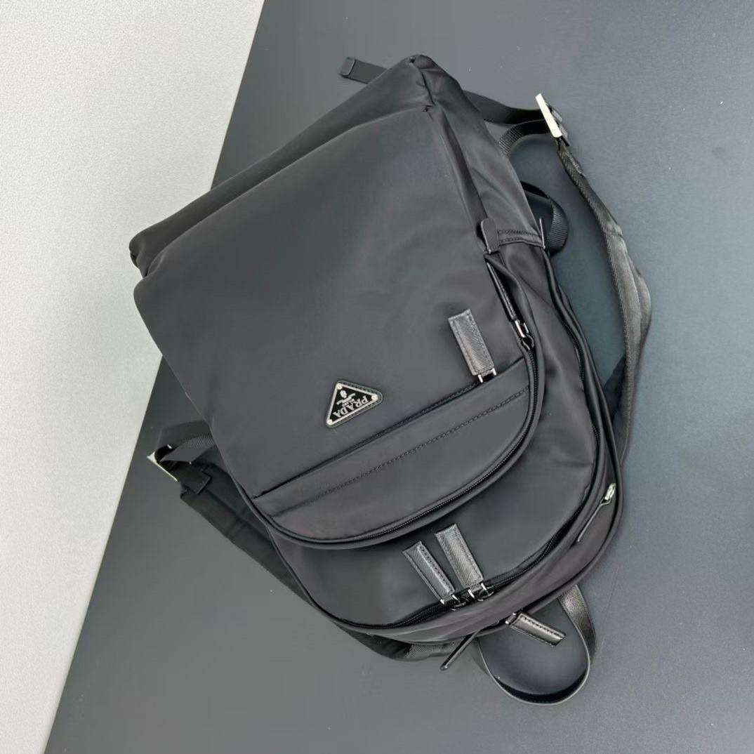 Ori หนังแท้ | Prada Re-Nylon and Saffiano leather backpack กระเป๋าเป้สะพายหลังไนลอนใบใหญ่จุของได้เยอะ ดีไซน์ล้ำสมัยสัมผัสความหรูหราคลาสสิก