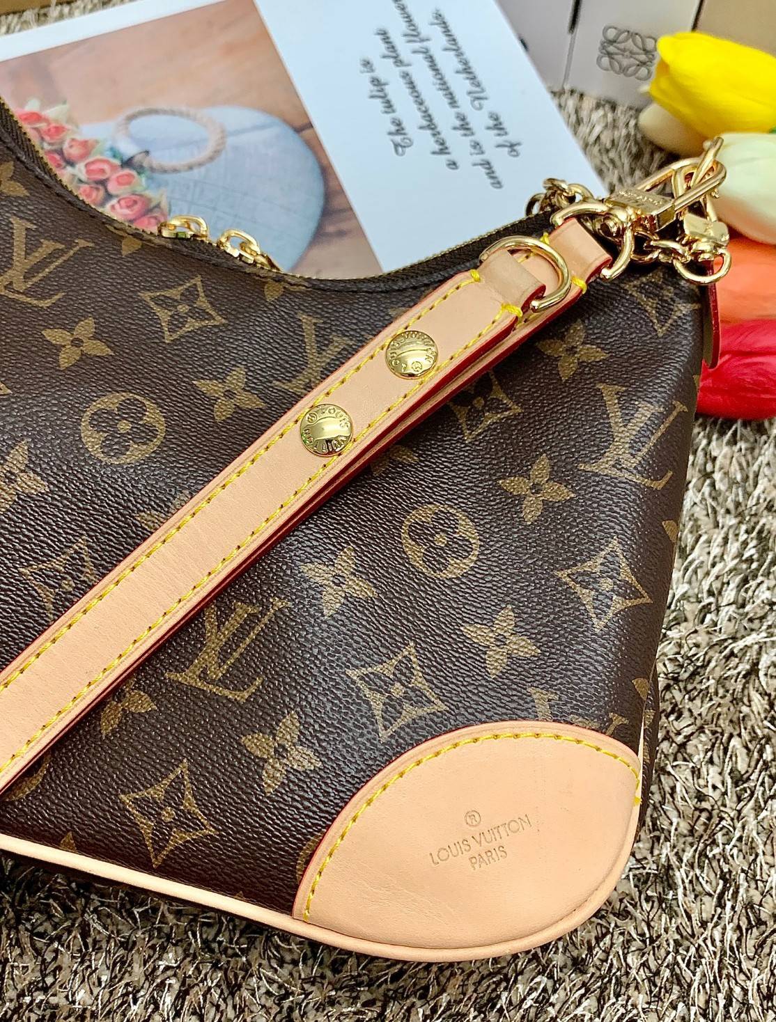 รุ่นฮิตปี2021 สะพายได้ทั่วโลกค่ะ!! LOUIS VUITTON BOULOGNE M45832 พร้อมส่ง! LV PREMIUM GIFT ตปท.!! กระเป๋าหิ้ว//สะพายข้างได้ หนังแกะ ทรงสวยมากๆค่ะ เปิดปิดกระเป๋าแบบซิปคู่ อะไหล่ทองแววหรูหรามากๆ