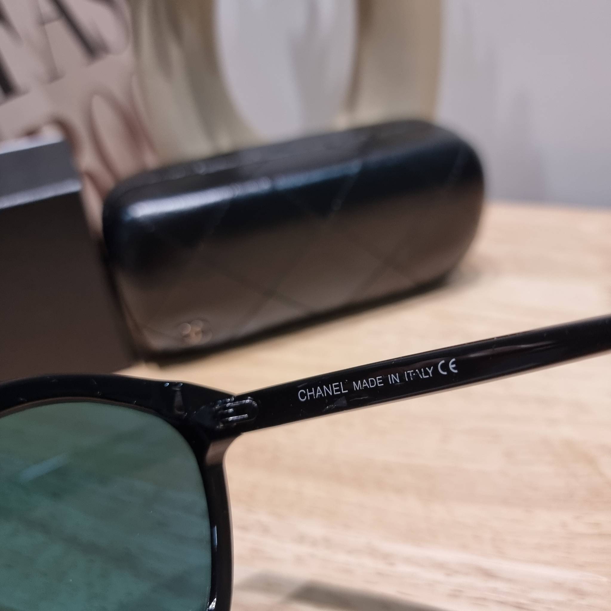 Chanel eye-glasses UV protection gift Box set สุดคุ้ม มาพร้อมอุปกรณ์ครบเซ็ท ดีไซน์ชิคมากแม่!! รับรองไม่ซ้ำใคร ใส่เสริมโหงวเฮ้ง ดูผู้ดี มีพกติดตัวไว้ไม่ตกเทรนด์ ใช้ได้ทุกโอกาส ทุกสถานการณ์ ใส่ที่บ้านถนอมสายตา