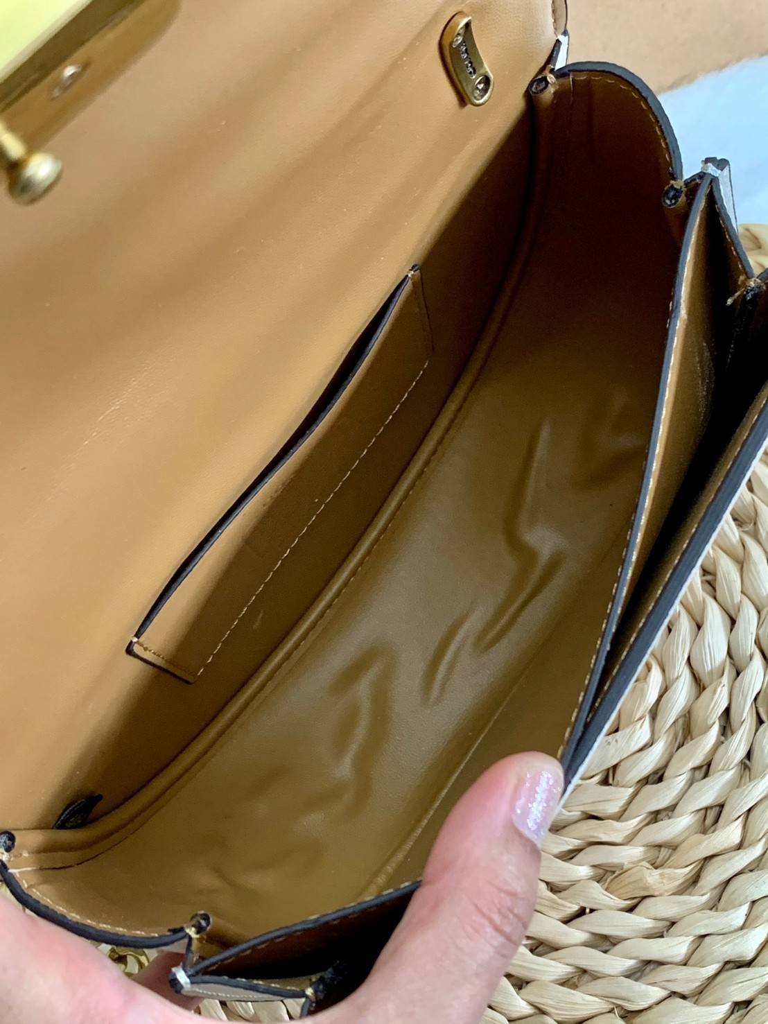 COACH ALIE SADDLE BAG JACQUARD IN SIGNATURE ((C4694//C3464)) พร้อมส่งที่ไทย รุ่นใหม่ล่าสุดค่ะ! กระเป๋าสะพายข้าง//ครอสบอดี้ร์//หรือทบสายคู่สะพายไหล่ได้ค่ะ วัสดุJacquard+หนังแท้ ได้สวยงามลงตัวมากๆ เปิดปิดกระเป๋าแบบกดล็อค มีอะไหล่โลโก้แบรนด์โดดเด่นปนคลาสสิค