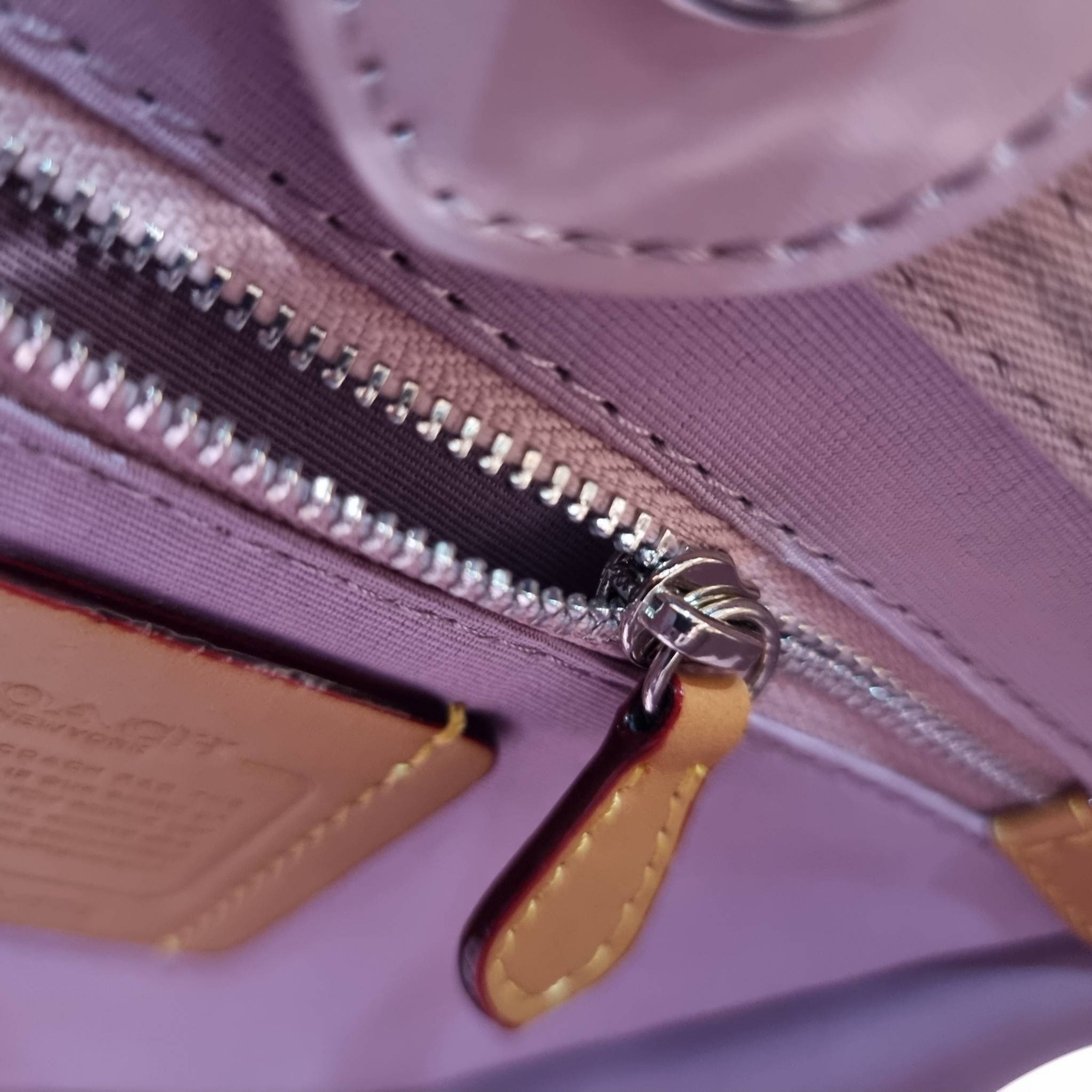 COACH FIELD TOTE 22 IN SIGNATURE DENIM / CJ853 คอลเลคชั่นใหม่ พร้อมสีใหม่ยังไม่เข้าไทย ให้ทุกคนได้มีสวยก่อนใครไปเลย!! กับกระเป๋าทรงโท้ท ไซส์กำลังสวย