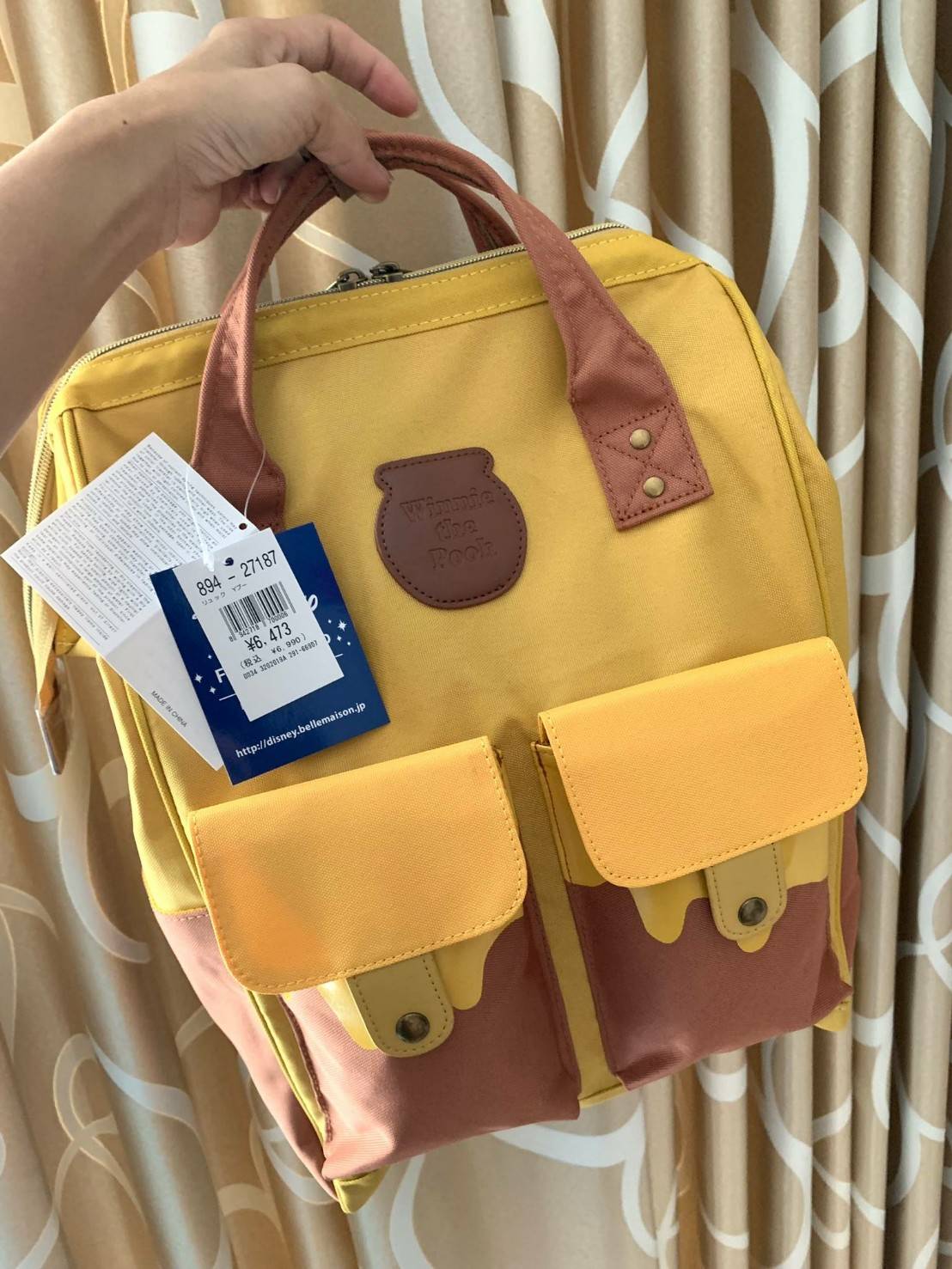 Belle Maison's Disney Fantasy Bags! รุ่น Classic Backpack จากBellemaison แห่งเดียวในประเทศญี่ปุ่น มีรูปโฉมและสไตล์ใช้งานคล้ายแบรนด์ Anello แต่งแต้มสีสันและลวดลายเพิ่มเติมลงบนกระเป๋าจากเหล่าการ์ตูนของดิสนีย์ เป็นรุ่นลิมิเตทสุดๆที่ออกมาไม่บ่อยเลยคร้า!!