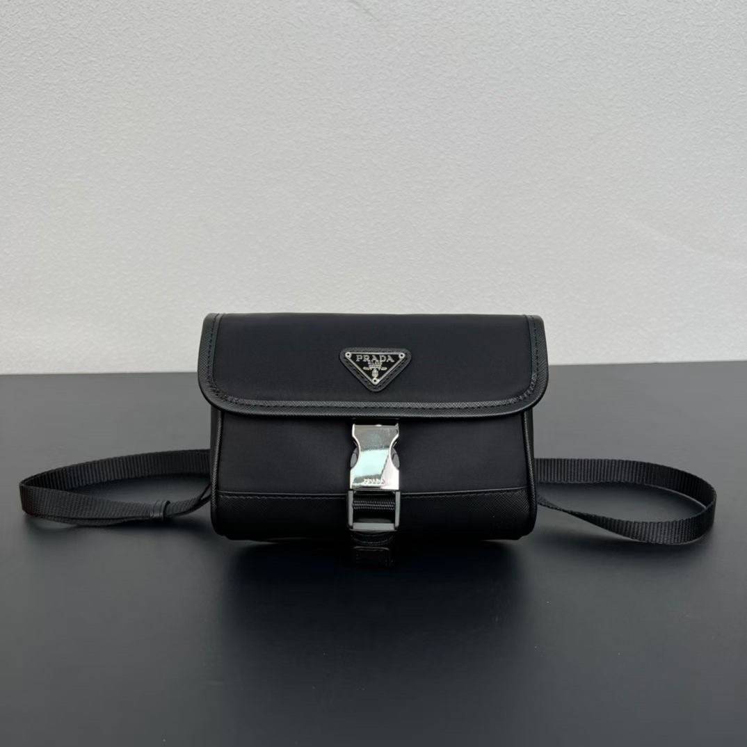 Prada Re-Nylon and Saffiano leather smartphone case กระเป๋าสะพายทรงเคสสมาร์ทโฟน รุ่นยอดนิยมใช้ได้ทั้งชายหญิง คล้องคอได้ สะพายข้าง/ไหล่ สายสะพายถอดได้/สายปรับระดับได้