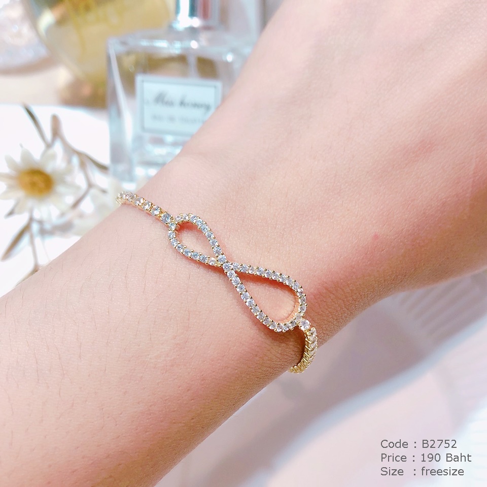 สร้อยข้อมือฝังเพชร จี้ infinity ตัวเรือนสีทอง