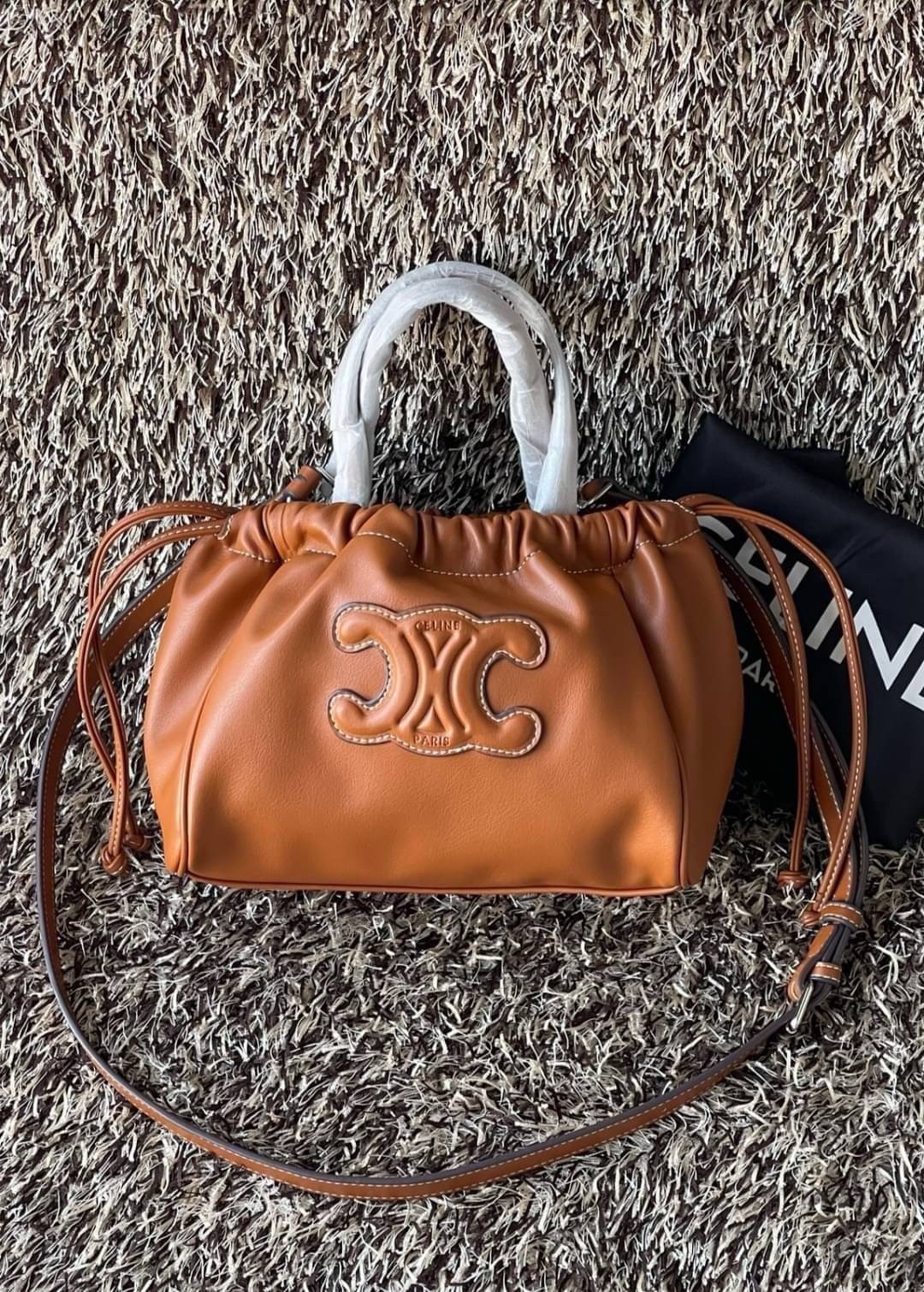 Celine Small Cabas Drawstring Cuir Triompe in smooth กระเป๋าขนาดกำลังดี ดีไซน์คลาสสิก 🧡 เกรดออริจินอล 1:1 สลับแท้ ใช้งานต่างประเทศได้