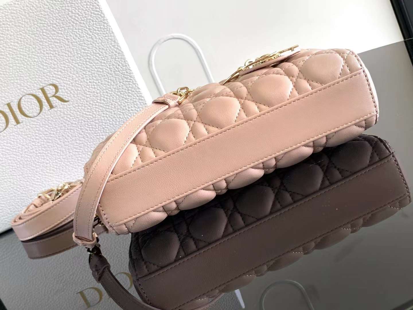 DIOR Medium Lady D-Joy Bag / LADYDIOR กระเป๋าสะพายสง่างามเหนือกาลเวลา เกรดท็อปออริ สลับแท้ 1:1