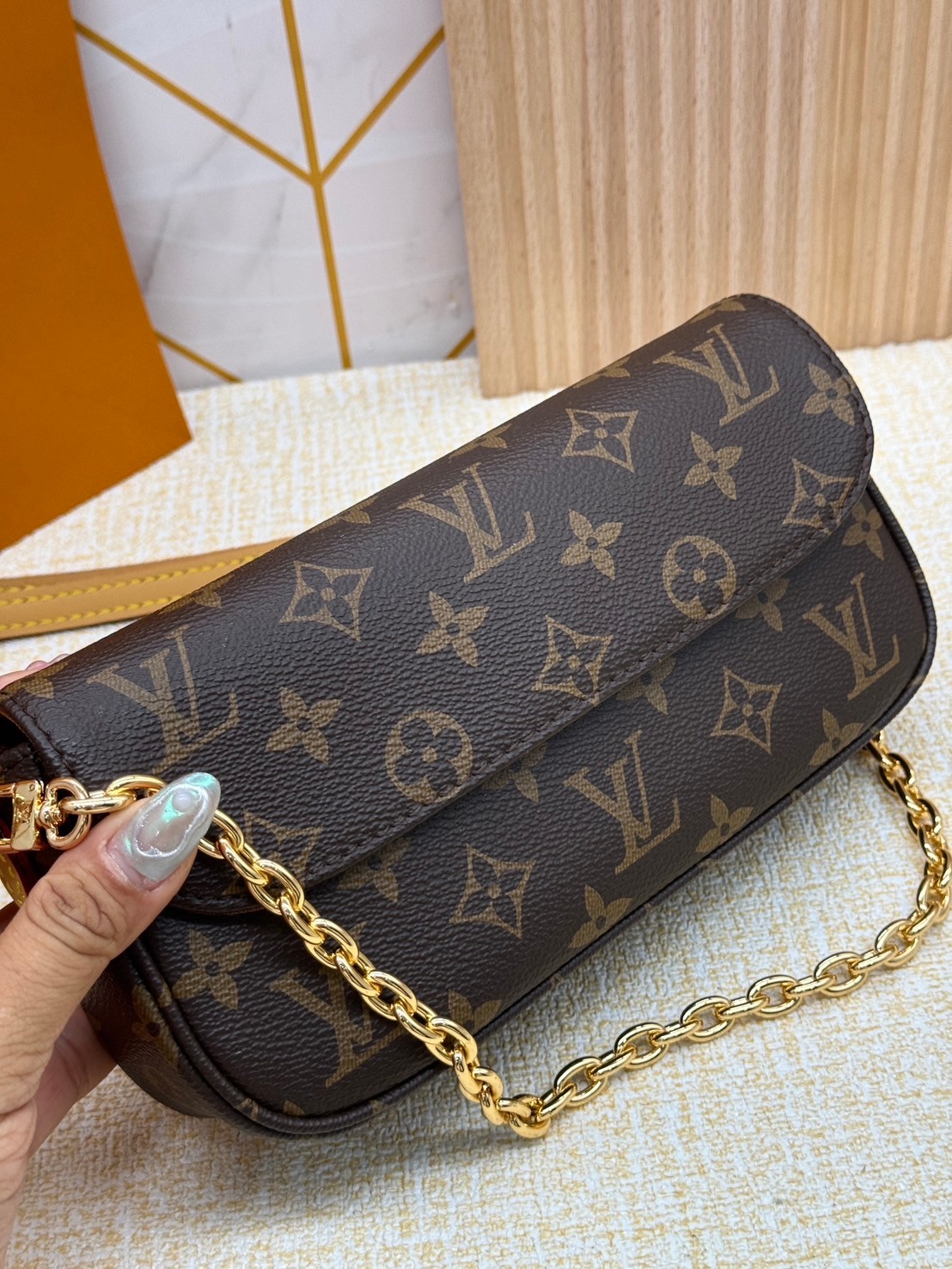 LV Wallet on Chain Ivy / LV IVY BAG กระเป๋าสะพายรุ่นยอดนิยม ใช้งานได้ทั้งธีมกลางวันและกลางคืน สวยหรู ดูแพงที่ถูกต้องมาก เกรดออริ 1:1 ใช้งานต่างประเทศได้